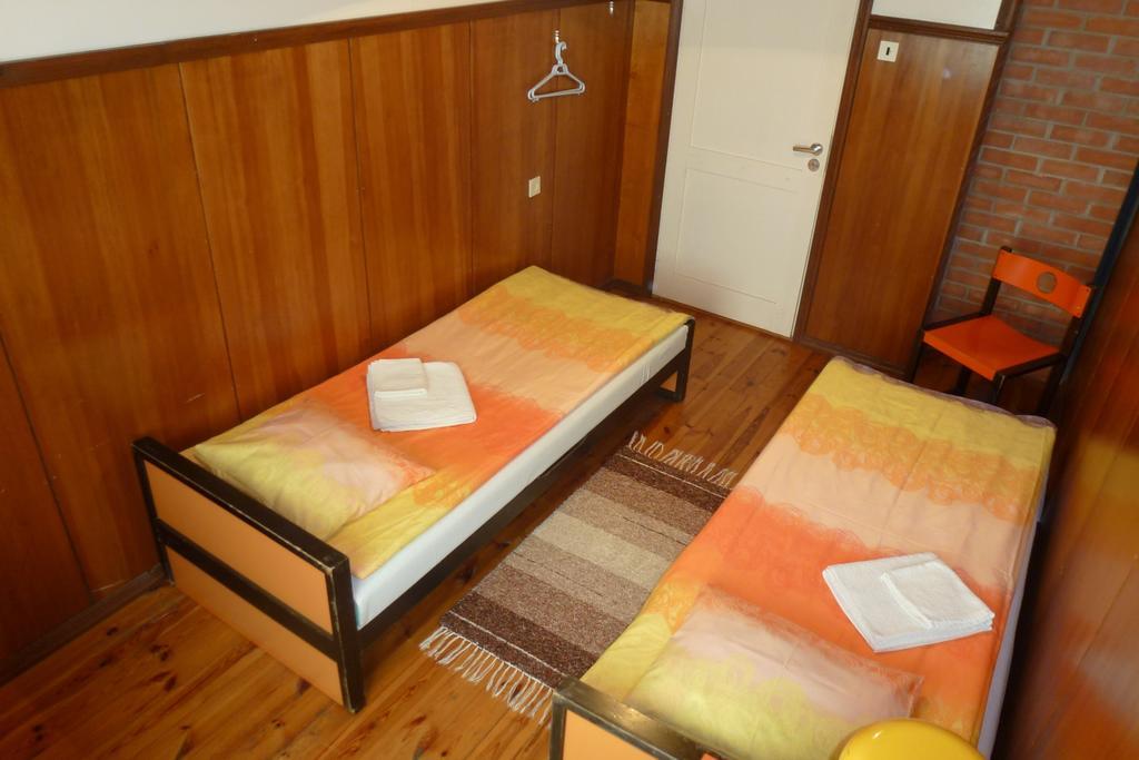 Kihelkonna Pastorate Guesthouse Szoba fotó